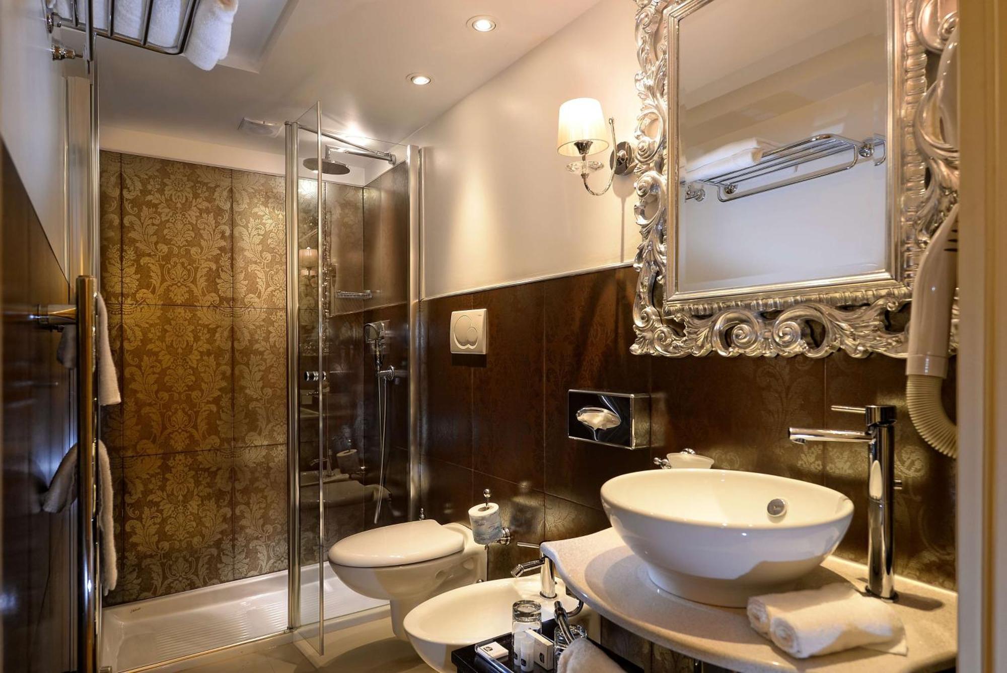 Classic Queen Room